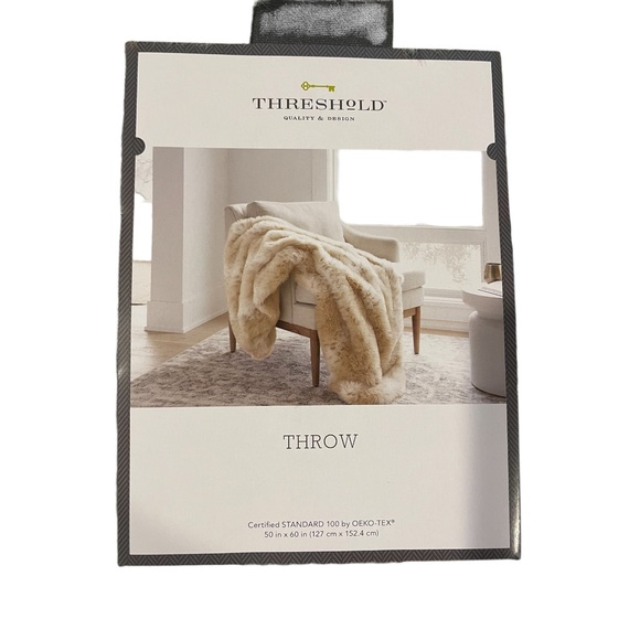 Faux fur throw blanket - Picture 2 of 4